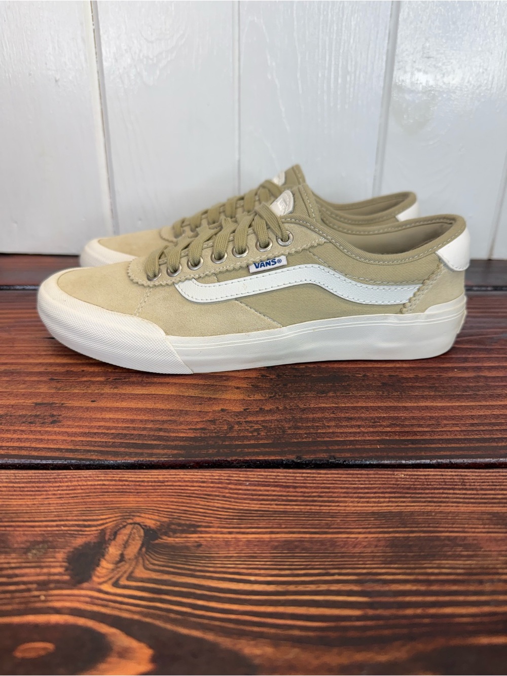 Vans Chima Pro 2 Sneakers Tan/White Women’s Size 9 / Men’s Size 7.5